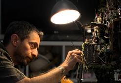 Atık malzemeleri sanatıyla dönüştürüyor! Sırada Atakule ve Galata Kulesi var