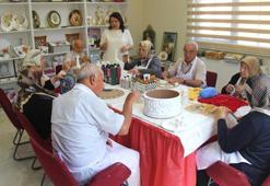 Gaziantep'te hastalar burada teselli buluyor! El işi yaptıkça hastalıklarını unutuyorlar