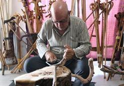 Bulgaristan'da doğdu, Bursa'da emekli oldu, Edirne'de ata mesleğine sahip çıktı! Ağaç dallarını sanat eserine dönüştürüyor