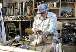 Emekli oldu, evinin altına atölye kurdu: 10 günde yapıyor, para teklif edenlere asla satmıyor!