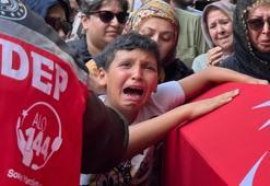 Yangın şehidinin oğlu sözleriyle yürekleri dağladı! "Baba, ben sensiz ne yapacağım?" diye feryat etti