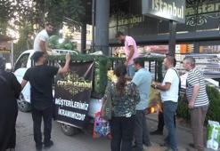 Alışveriş yapan müşterilerine ücretsiz dağıttı: 20 ton karpuz 25 dakikada tükendi