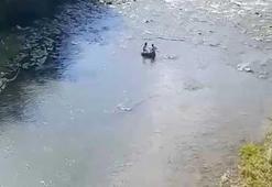 Kelkit Çayı'nda traktör şambreli ile rafting yaptılar