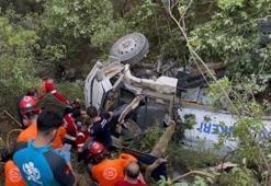 Orman yangınını söndürmeye giderken uçuruma yuvarlandılar! Ölü ve yaralılar var