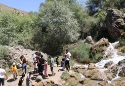 Sıcaklıklar arttı, yerli ve yabancı turist rotayı oraya çevirdi! Erzincan'ın göz bebeğine yoğun ilgi...