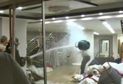 Uzaklaştırma kararını alan koca kriz geçirdi! Önce çatıya çıktı, sonra mağazayı savaş alanına çevirdi