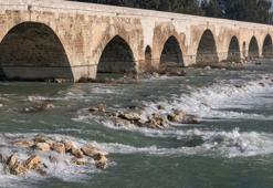 Dünya'nın en eski köprüsü sahipsiz kaldı! Adanalılar çağrıda bulundu: 'Harekete geçilmeli'