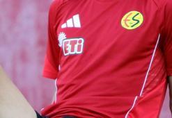Eskişehirspor’a gelecekti, ters köşe transfer! Rakip takıma imza attı