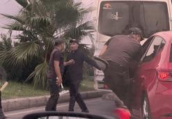 Adana trafiğinde zorla cam silme kabusu: Önce para isteyip, sonra tehdit ediyorlar! Araç kapısını açan bile var