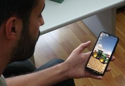 Sosyal medyada video izlerken 3 yıl önce çalınan traktörünü buldu