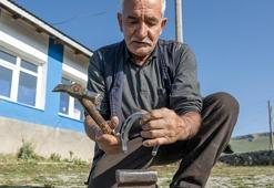 Kars'ın köylerini tek tek gezip çiftçiyi hasada hazırlıyor! 'Bazen tekme yiyoruz'