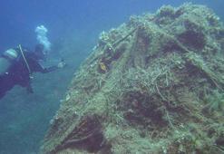 Bilinçsiz avcılık denizi vuruyor: Bir basketbol sahası büyüklüğünde ağ çıkardı!