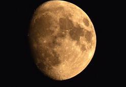 Ay bu kez Ahlat’ta parladı! Manzara mest etti