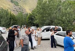 Fotoğraf çekmek için oraya akın ediyorlar! Öyle büyük bir tehlikeye neden oluyorlar ki... Hiçbiri haberdar değil