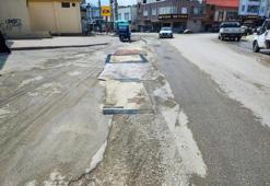 Adana'da belediye yapmadı, esnaf çözümü buldu! Asfalta halı serildi