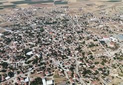 Bir ilçeye hayat veren taş! Zorlu koşullarda çıkarılıyor, yazın serin kışın sıcak tutar