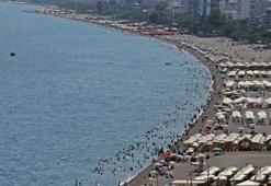 Antalya’nın denizi bile yanıyor: Alev esen rüzgar sokakları boşalttı. Termometreler 45, deniz suyu 32 derece