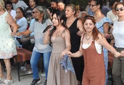 Erzincan&#39;da renkli g&#246;r&#252;nt&#252;ler! &#199;ilek ve B&#246;ğ&#252;rtlen Festivali başladı