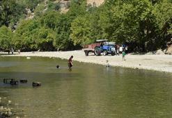 Sıcaklardan kaçış rotası: Batman'da Zore Vadisi plajları aratmıyor!
