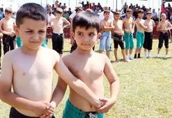 Erzurum'da pehlivanları rakip değil güneş zorladı!