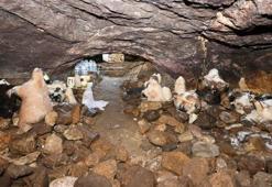 Konya'da mağarada kadınlar yapıyor! Yüzyıllardır aynı yöntem, 5 ay sürüyor