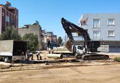 Adana'da hayat durdu: İçme suyu borusu patladı, mahalleler sular altında kaldı!