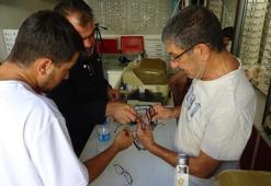 Mardin'de kaybolmaya yüz tutan mesleğin son temsilcisi: Bilgisayarlar yapsın o yine eski usul çalışıyor!