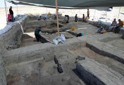 Konya'da yeni kazılar heyecan yarattı! 2 bin yıllık kalem bulundu