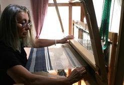 Annesinden gördüğü yöntemi uyguladı, 60 yaşından sonra işe koyuldu! Atıklardan adeta sanat eseri çıkarıyor