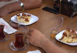 Rize'de böreğe yeni soluk geldi: Usta böreğe Anzer balı kattı, tadına doyum olmadı! Fiyatı 1250 liradan satılıyor