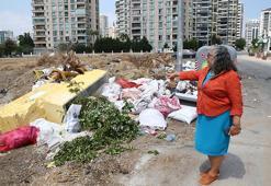 Adana'da biriken çöpler kötü kokuya neden oluyor