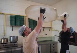 İtalyanlara taş çıkaran gösteri: Gaziantep katmeri ustasından ağızları açık bırakan şov!