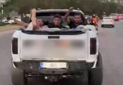 Bu serinlik 60 bin liraya patladı! Trafikte havuz keyfi yapan gençlere ceza yağdı