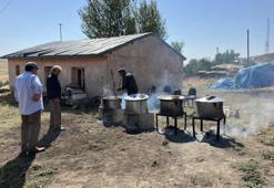 Tüm Kars onu tanıyor! 78 yaşında sadece düğünlerde ortaya çıkıyor