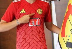 Eskişehirspor'da 19 yaşındaki genç yıldız imzayı attı