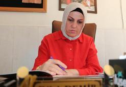 Diyarbakır'da 13 yaşında önlüğü çıkartılıp gelinlik giydirilen kadın muhtar zoru başardı! 53 yaşında üniversiteli oldu