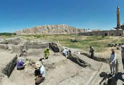 Van'da yeni kalıntılara ulaşıldı! Osmanlı mirası gün yüzüne çıkarılıyor