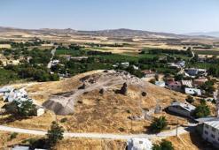 Elazığ'da keşfedildi! Köyün ortasından fışkırdı, 6 bin yıllık hazine
