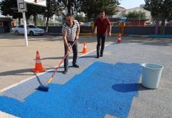 Adana'da öğretmenler öğrencileri için okulu rengârenk yaptı!