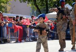 30 Ağustos'un en çok konuşulan ismi minik komando oldu!