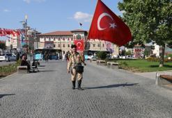 30 Ağustos Zafer Bayramı'nda Sivas'ta gündem oldu: Giydiği Kıyafetlerle Gençlere Unutulmaz bir ders veriyor!