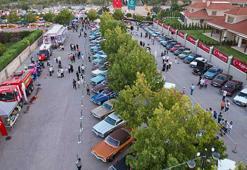 Klasik otomobil tutkunları Konya'da buluştu! Nostalji rüzgarları esti