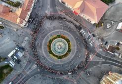 Sivas'ta eşsiz görüntü: Aynı anda binlerce kişi halay çekti