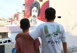 Efsane sanatçıların yüzleri, Adana'da şehrin duvarlarına resmedildi