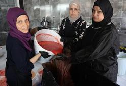 Binbir emekle hazırlanıp kazanlarda kaynatılıyor! Bir kavanozu 350 TL'den satılıyor! Hatay’da kadınların gücü ekonomiye can veriyor