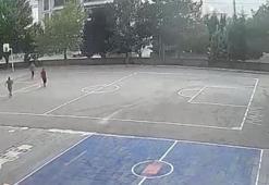 Okul müdüründen hayat kurtaran müdahale! Bahçe duvarından atlayıp aracın önüne siper oldu