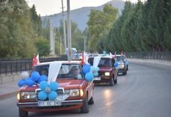 Sünnet düğününü nostaljik araçlarla yaptılar! Bilecik'te şehir turu neşeyle geçti
