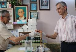 Bursa'da bu dükkanın her bir köşesinde tarih yatıyor: Babalarından kalan mirasa sahip çıktılar