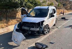 Manisa'da yol kenarında aracının patlayan lastiğini değiştiren aileye kamyonet çarptı! Karı koca öldü çocukları yaralandı