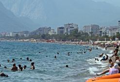 Okullar açıldı, dünyaca ünlü sahildeki yoğunluk yarı yarıya düştü